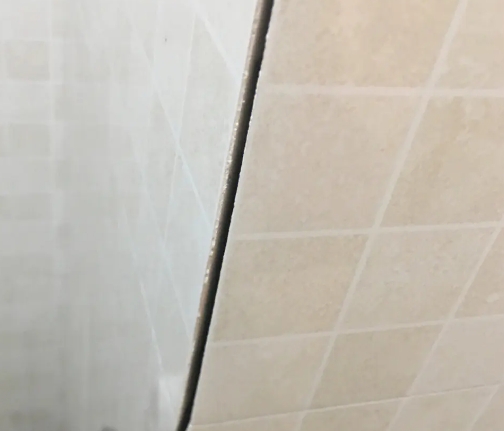 莱西瓷砖空鼓维修公司分享阳台瓷砖脱落的修复过程可以分为以下几个步骤