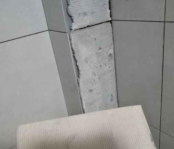 莱西瓷砖空鼓维修公司分享下厨房瓷砖脱落的补救措施。